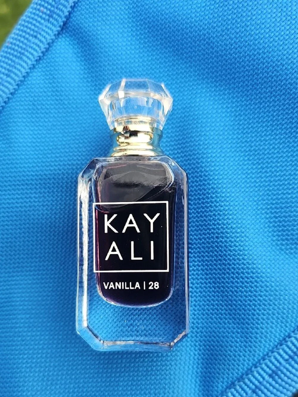 Kayali Vanilla 28 Body Fragrance Oil - White